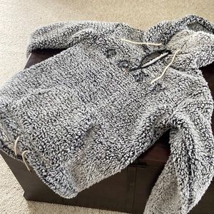 Roxy Grey Long Sleeve Hooded Pullover Sweatshirt w Pockets, Small, Cozy and warm